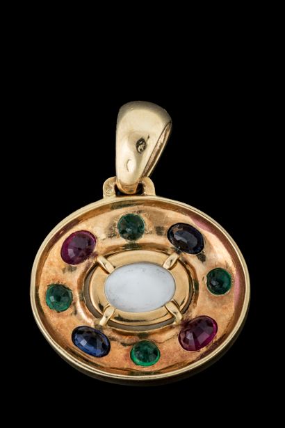 Oval yellow gold (750) pendant featuring...