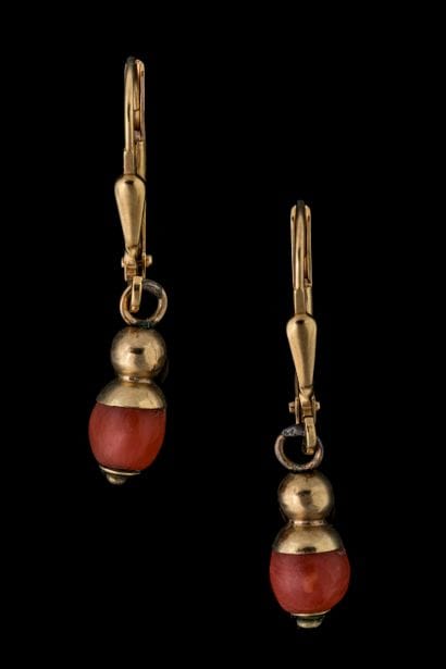 Paire de pendants d’oreilles en or jaune...