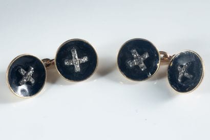Paire de boutons manchettes ronds et concaves...