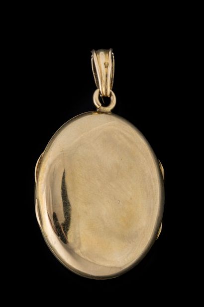 Pendentif souvenir ovale et ouvrant en or...