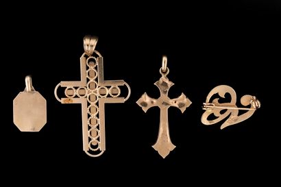 Assortment of worn and misshapen yellow gold...