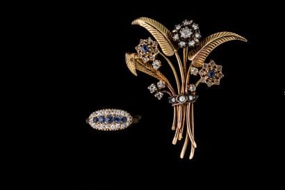 Set of two pieces of jewelry: 
- “Flower...