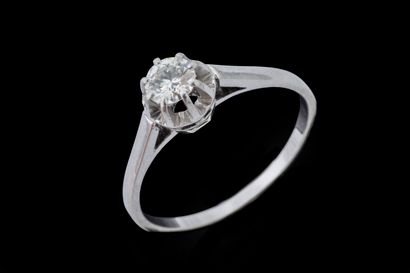 Bague solitaire en platine (850 millièmes)...