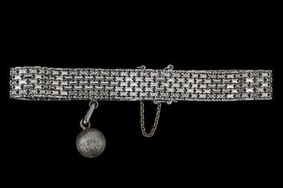 SAUVAT. Bracelet ruban en or gris (750 millièmes)...
