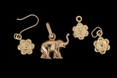 Small lot of small yellow gold jewelry (750...