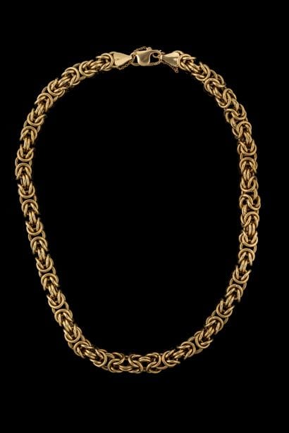 Collier à maille anneaux ronds stylisant...