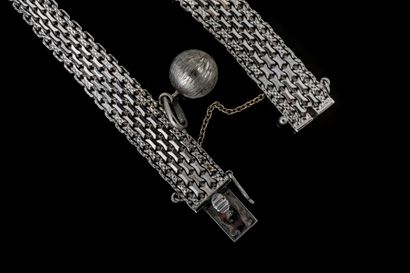 SAUVAT. Bracelet ruban en or gris (750 millièmes)...