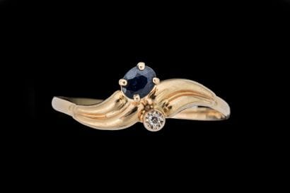 Bague en or jaune (750 millièmes) sertie...