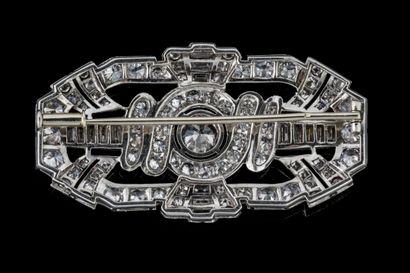 Rectangular brooch made of platinum (850...