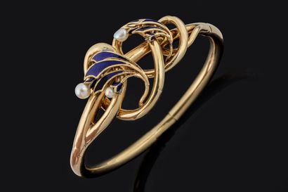 Clasp bracelet with an interlaced design,...