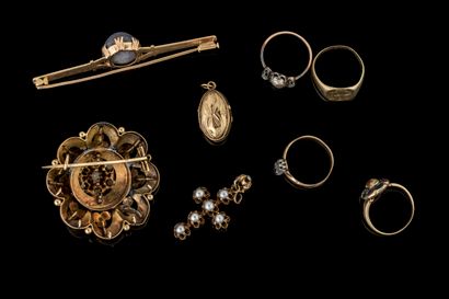 Set of vintage yellow gold (750) jewelry...