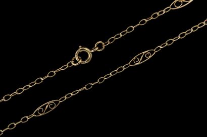 Delicate filigree chain in yellow gold (750...