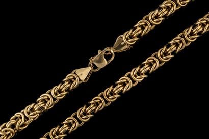 Collier à maille anneaux ronds stylisant...