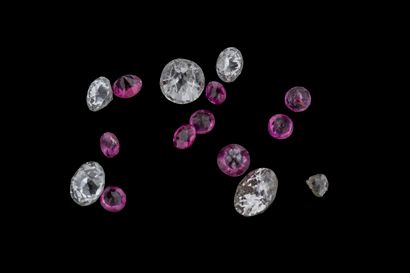 Lots of old-cut diamonds weighing a total...