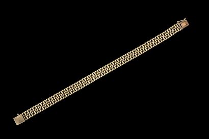 Flexible double-link curb chain bracelet...