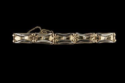 Bracelet with rectangular links in white...