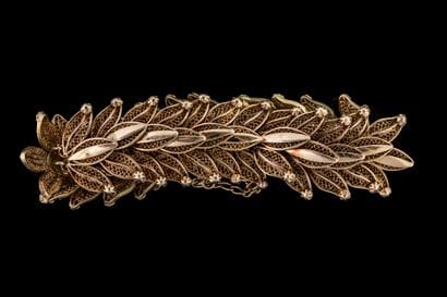 Articulated bracelet featuring filigree leaves...