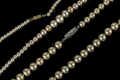Set of two imitation pearl necklaces.