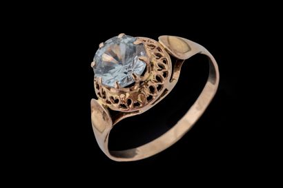 Bague style solitaire ornée d’une pierre...