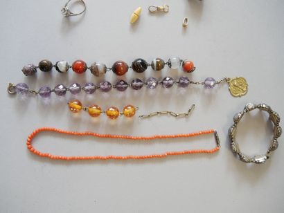 Lot of costume jewelry and watches. Some...