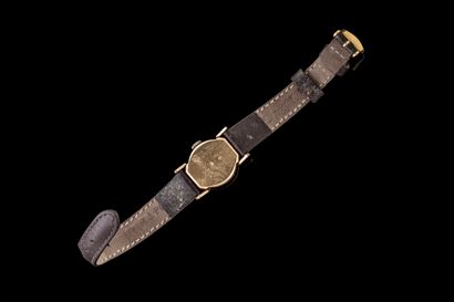 FLORA. Ladies’ watch with a yellow gold case...