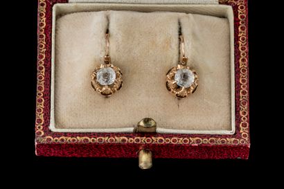 Paire de boucles d’oreilles ancienne brisures...