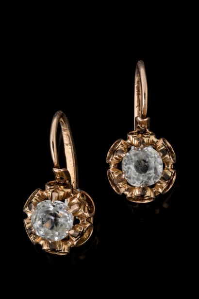 Paire de boucles d’oreilles ancienne brisures...