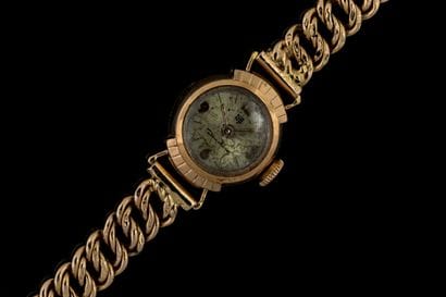 LIP DAUPHINE. Women’s yellow gold (750) wristwatch....