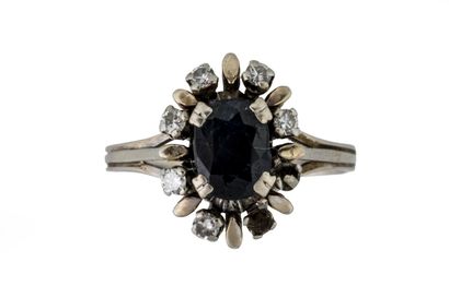 Heavily worn white gold ring (750 parts per...