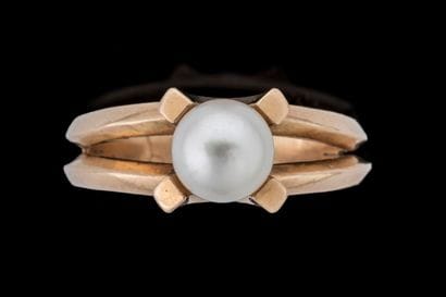 Ring featuring a white cultured pearl measuring...