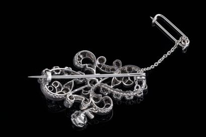Broche volutes en argent (800 millièmes)...