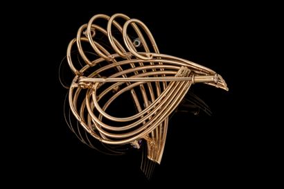Brooch made of yellow gold wire (750 thousandths)...