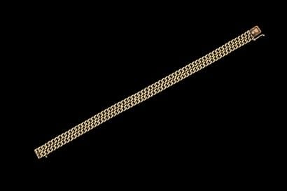 Flexible double-link curb chain bracelet...