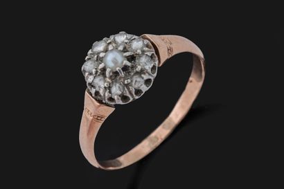 Small vintage daisy ring in yellow gold (750)...