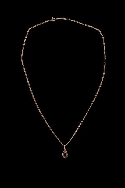 Pendentif de forme poire orné de grenats...
