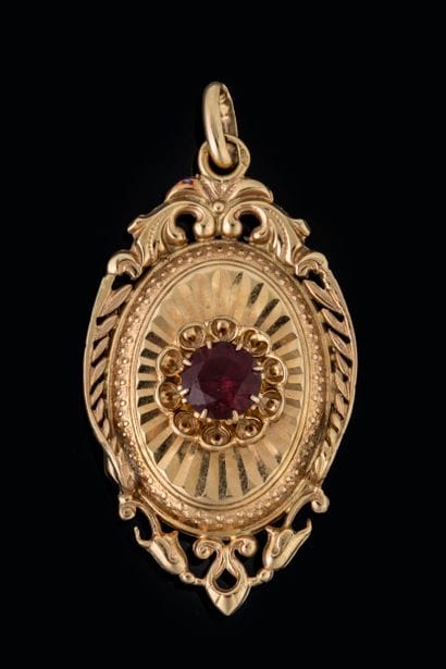 Pendentif souvenir ouvrant en or jaune (750...