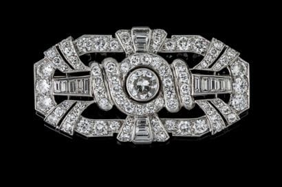 Rectangular brooch made of platinum (850...