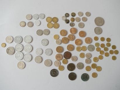 Un lot de pièces diverses en métal comprenant...