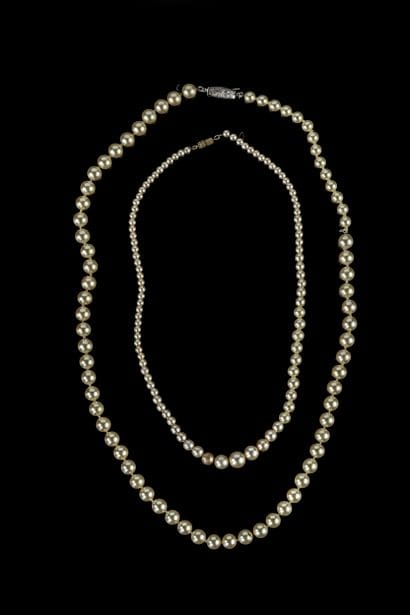 Set of two imitation pearl necklaces.