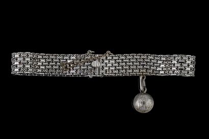 SAUVAT. Bracelet ruban en or gris (750 millièmes)...