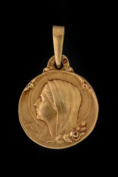 Small blank medal with a veil, made of yellow...