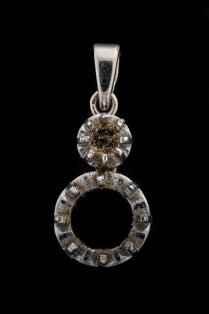 White gold (750) pendant setting. 
Eagle's...