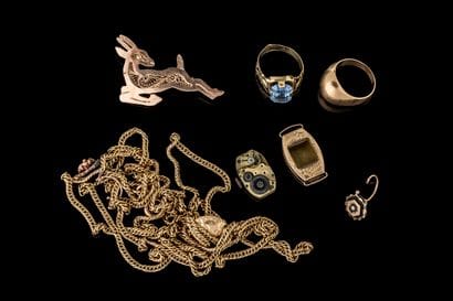 Lot de bijoux accidentés avec manques en...