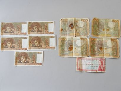 - 5 billets de 10 anciens francs 
- 1 dollar...