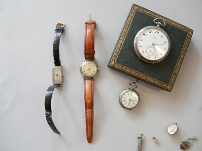 Lot of costume jewelry and watches. Some...