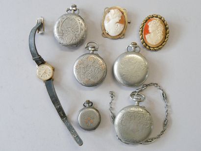 Set of 5 pocket watches, some of which are...