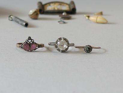 Lot of costume jewelry and watches. Some...