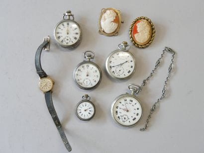 Set of 5 pocket watches, some of which are...