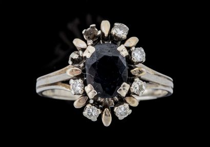 Heavily worn white gold ring (750 parts per...