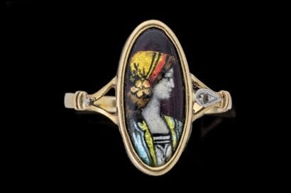 Bague marquise ornée d’un émail de Limoges...